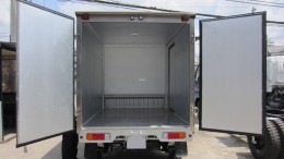 Xe tải thùng kín nhập khẩu, máy lạnh 750kg của Suzuki
