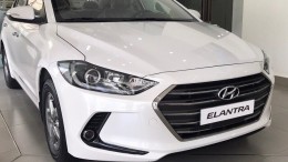 Hyundai Elantra 2018 số sàn màu trắng xe có sẵn giao ngay, giá khuyến mãi cực hấp dẫn, hỗ trợ vay trả góp lãi suất ưu đãi
