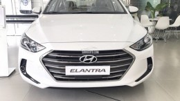 Hyundai Elantra 2018 số tự động màu trắng giá chỉ 635tr, khuyến mãi quà tăng hấp dẫn, hỗ trợ vay trả góp lãi suất ưu đãi