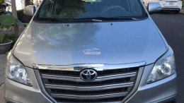 Cần bán Innova 2015 màu bạc, xe còn mới đẹp 