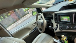 Cần bán xe Toyota Sienna LE 2011 màu vàng cát nhập khẩu Mỹ