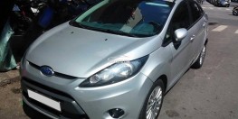 Cần bán xe Ford Fiesta 2012 số sàn màu xám bạc