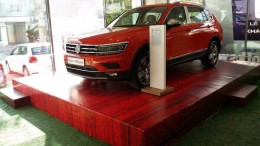 Bán Volkswagen Tiguan Allspace 2018, màu đỏ, SUV nhập Đức