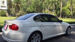 cần bán BMW 320i trùm mền ít đi, sản xuất 2010, màu trắng
