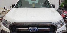 Bán xe Ford Ranger Wildtrak 2.2L 4x2AT 2016 màu trắng, chính chủ ĐK tháng 07/2016