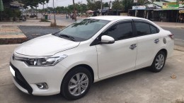 Cần bán xe Toyota Vios 2017 số sàn màu trắng nội thất kem