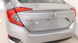 Honda Civic + Áo trùm xe + Dù + Vá vỏ khẩn cấp + Bao tay lái