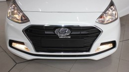 Hyundai I10 Sedan Base trắng xe có sẵn giao ngay, giá KM cực hấp dẫn, hỗ trợ vay trả góp ls ưu đãi.LH:0903175312
