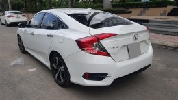 Bán gấp Honda Civic 1.5 Turbo 2017 trắng bản full thể thao