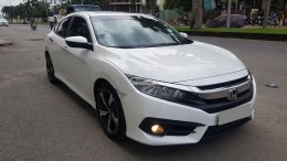 Bán gấp Honda Civic 1.5 Turbo 2017 trắng bản full thể thao