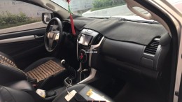 Bán xe Isuzu MU-X đời 2017 số sàn máy dầu nhập khẩu nguyên con,