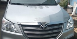 Cần bán xe Toyota Innova đời 2016 số sàn màu bạc