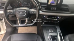 Audi Q5 2017 trắng mới keng, đi 10.000km giá 2 tỷ.