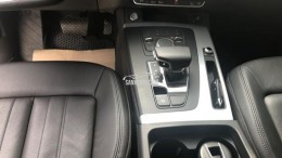 Audi Q5 2017 trắng mới keng, đi 10.000km giá 2 tỷ.