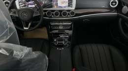 Bán xe Mercedes E250 Đen cũ - lướt 7/2018 Chính hãng.