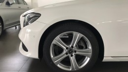 Bán xe Mercedes E250 Trắng cũ - lướt 8/2018 Chính hãng.
