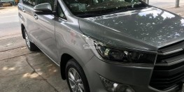 Cần bán xe Toyota Innova 2017 số sàn màu xám