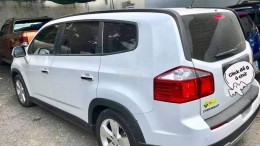 Chevrolet Orlando 1.8 AT bảng Full Options cuối 2017 màu trắng
