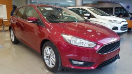Forcus Trend hatchback giao ngay
