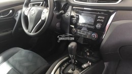 Cần bán xe Nissan X-Trail sx 2017 đk 2018 số tự động trùm mền