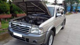 Cần bán xe Ford Everest 2006 máy dầu số sàn, màu xám ghi