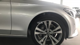 Bán xe Mercedes C250 Bạc cũ - lướt 8/2018 Chính hãng.