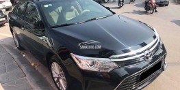 Bán xe Toyota Camry 2.0E mua tháng 8/2017 màu đen vip