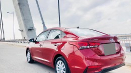 Bán gấp Hyundai Accent 10/2018 tự động đỏ xe đi 900 km