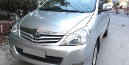 Bán em Toyota Innova 2009 số sàn màu bạc xe rất đẹp nhé.