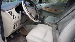 Cần bán gấp Toyota Innova 2007 ,xe số sàn màu bạc,mới keng