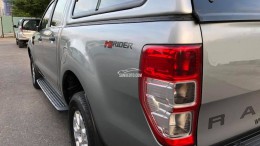 Bán Ford Ranger 2017 số sàn màu xám bạc đẹp như mới.