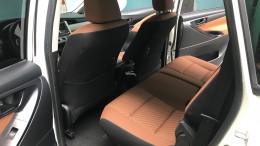 Bán gấp Toyota Innova 2018 sô sàn màu Trắng rất chi là mới.