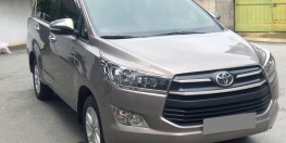 Bán xe Toyota Innova 2017 đk 2018 số sàn xám bạc xe mới đi được 9000 km.