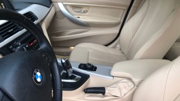 BMW 320i model 2015, ngoại thất màu đen tuyền