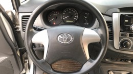 Cần bán Toyota Innova 2.0E năm sản xuất 2013, màu bạc. Xe k lỗi nhỏ!