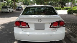 Bán Honda Civic 2009 tự động 1.8 trắng rất tuyệt vời.