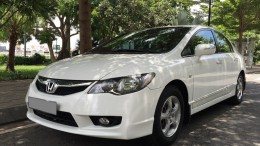 Bán Honda Civic 2009 tự động 1.8 trắng rất tuyệt vời.