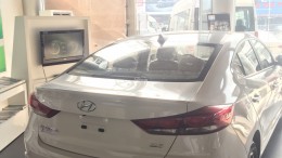 Bán Hyundai Elantra 1.6 MT Màu Trắng 2018 > Xe giao ngay