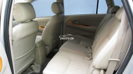 Bán Toyota Innova V 2011 màu bạc xe gia đình đi rất mới.