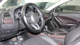 Cần bán Mazda 6 2018 2.0 at bản prium, Odo: 27.000 km, xe màu trắng tinh tươm
