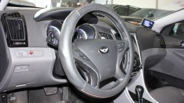 Cần bán Hyundai Sonata đời 2011 2.0 AT, Odo: 127.457 km, màu xám xe đẹp.