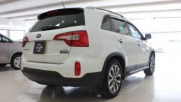 Cần bán Kia Sorento 2017 full máy dầu, màu trắng tinh tươm, xe đẹp cực.