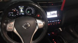 Nissan X-Trail bản cao cấp 2016 trắng 25000km