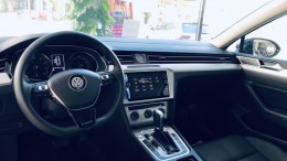 Volkswagen Passat Comfort nhập khẩu, màu trắng khuyến mãi khủng