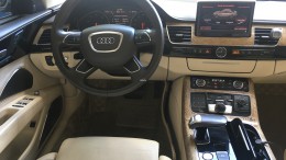 Cần bán Audi A8L 4.2 sản xuất 2011 màu trắng.