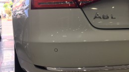 Cần bán Audi A8L 4.2 sản xuất 2011 màu trắng.
