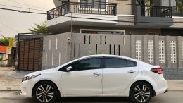 Cần bán xe Kia Cerato model 2019 màu trắng ,