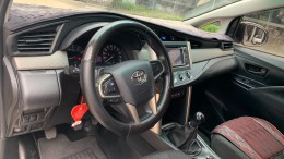 Cần bán xe TOYOTA INNOVA 2.0E số sàn 2018 màu đồng chính hãng Toyota Sure