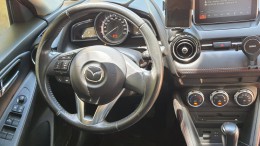 BÁN xe Mazda2 hatchback màu trắng, đăng ký 12/2016, đã đi 60.000 km.