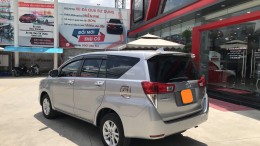 Cần bán xe TOYOTA INNOVA 2.0E số sàn màu bạc 2018 chính hãng Toyota Sure